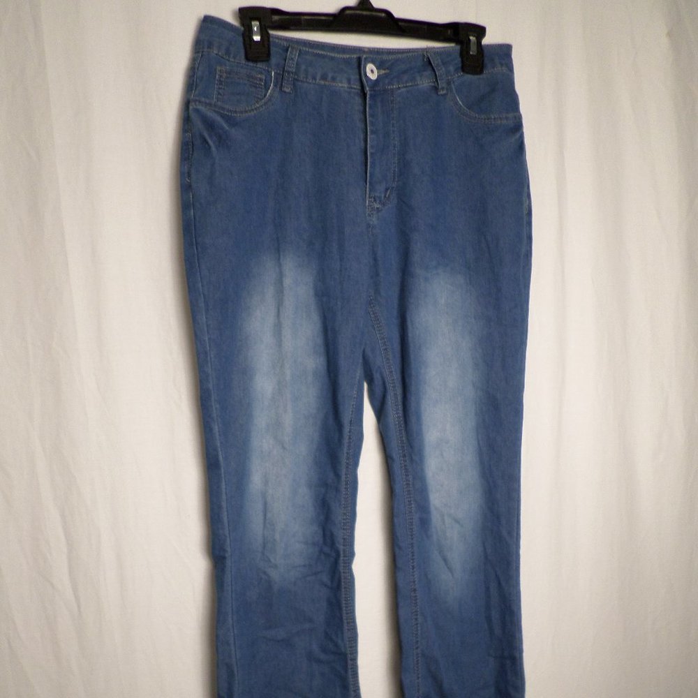 Adorable Blue Jeans Womens Size Medium Faded Look Womens Jeans W/Pockets